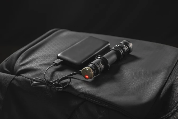 Dobermann_Pro_Max_magnet_charger_02.jpg