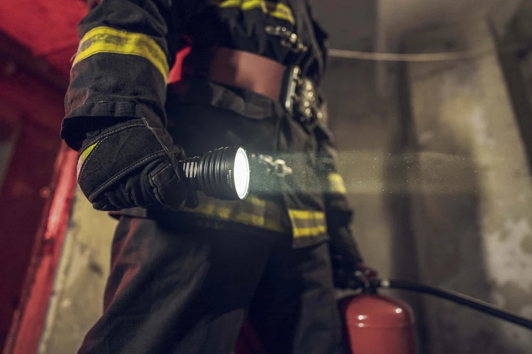 Barracuda_Pro_Max_firefighter_06_1.jpg